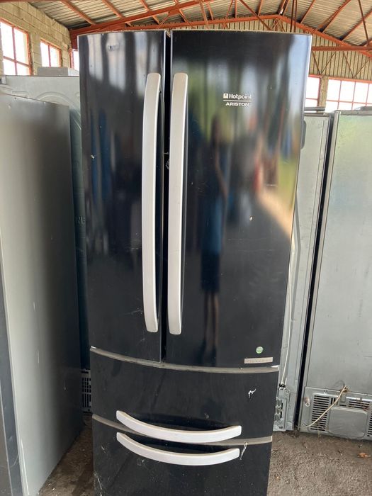 Двукрилен хладилник Samsung