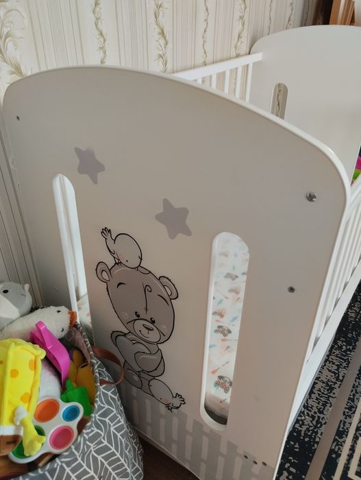 Детская кроватка-маятник