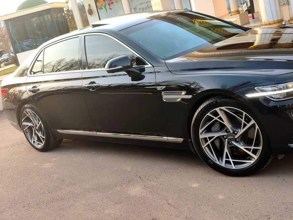 Genesis G90 long VIP xizmati. English speaking driver. VIP Transfer ca