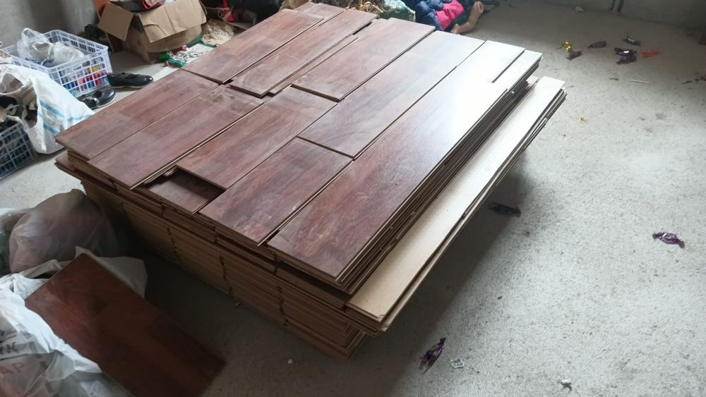 Паркет,Ламинат Срочно продаётся