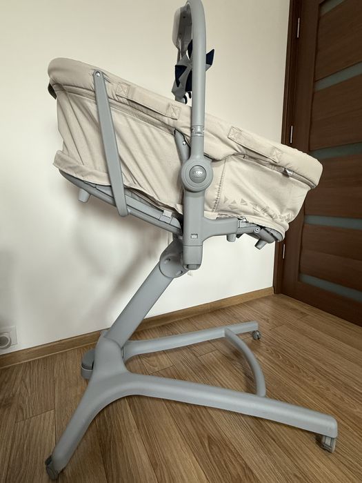 Vând Cosuleț multifunctional 5in1 Chicco Baby Hug Pro, bej, 0luni+