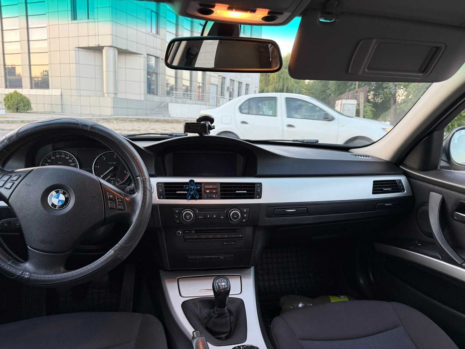 Bmw E90 Facelift 318D 2010