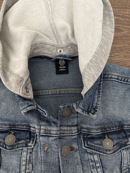 Продам куртку детскую