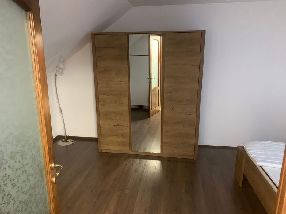 Inchiriez apartamnt 3 camere la casa