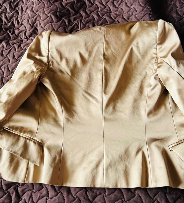 ВТАЛЕНО Сако/златист