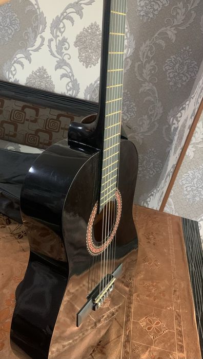 Gitara Kabat srochna sotiladi!