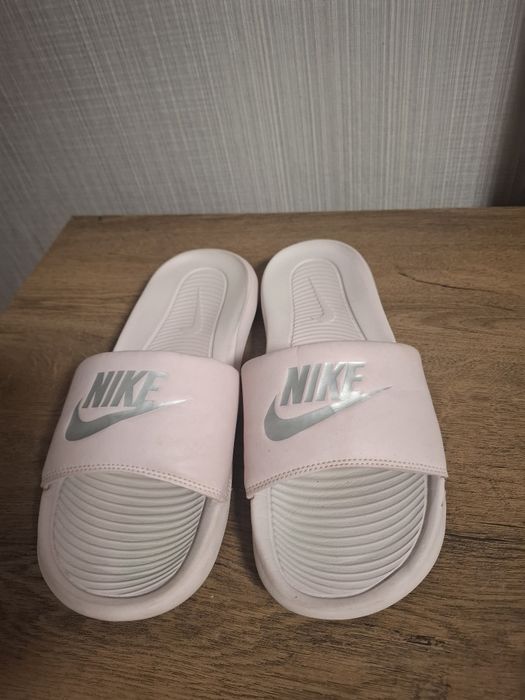 Nike джапанки 41 номер.