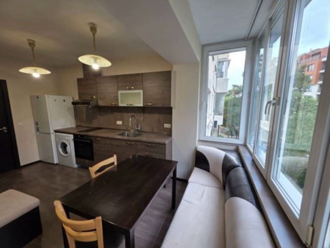 Двустаен апартамент под наем в изток