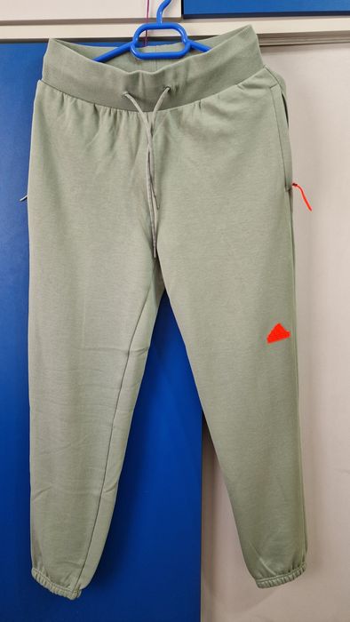 Trening Adidas, original.