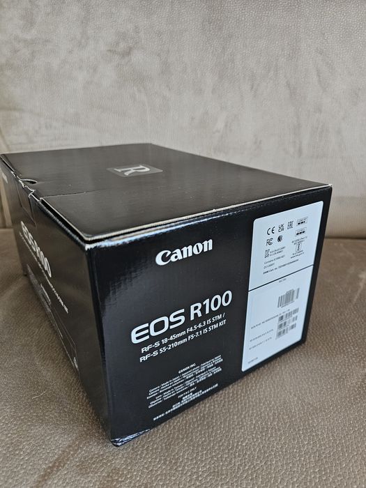 Canon EOS R100 Aparat Foto Mirrorless Kit cu Obiective 18-45mm si 75-300mm nou sigilat