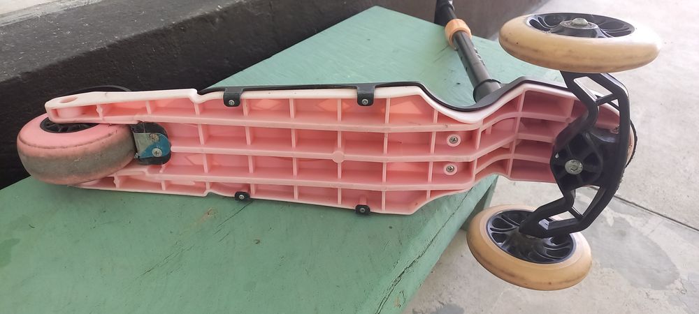 Продается детский самокат.