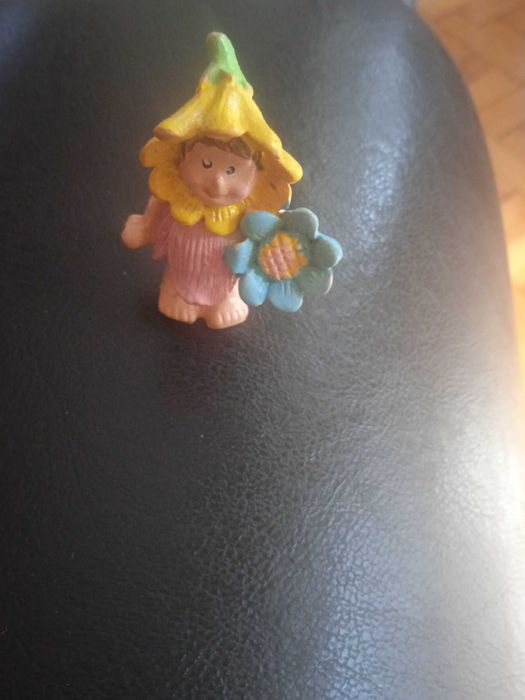 Мини статуетка/ фигурка на детенце цвете