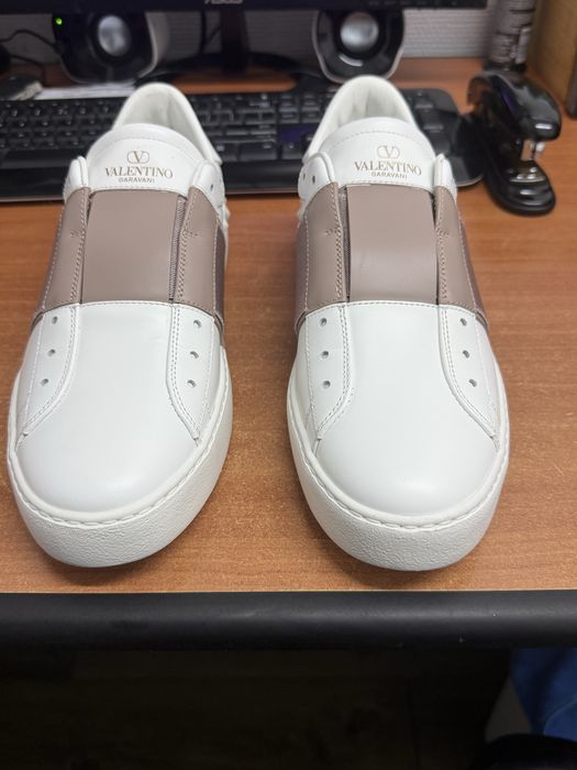 Vand adidasi valentino originali