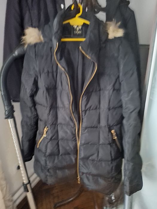 Vand jacheta cu puf si blanita naturala