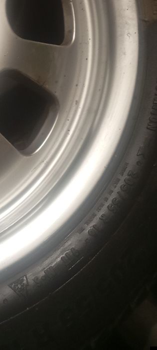 Зимни гуми с ригинални алуминиеви джанти-16' за BMWза