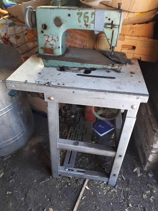 Швейная машина 1022