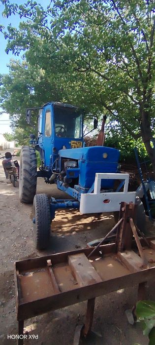 Traktor T28 sotiladi