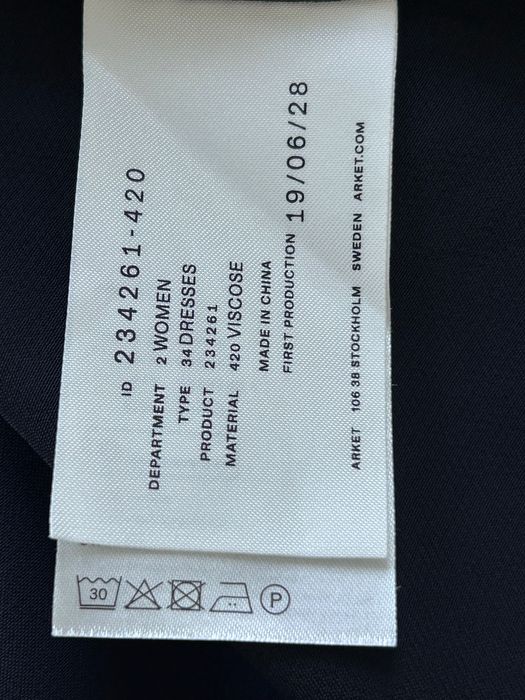 ARKET красива дълга рокля