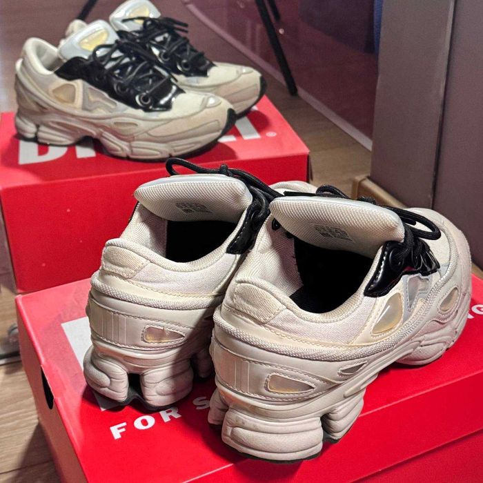 Продаю  Adidas RafSimons в идеальном состоянии