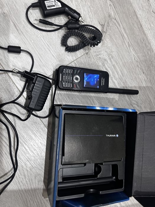 Thuraya XT спутниковый телефон