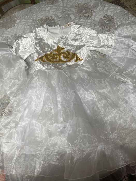 Нарядное национальное платье