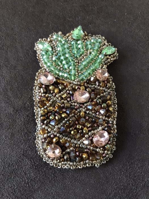 Броши ручая работа