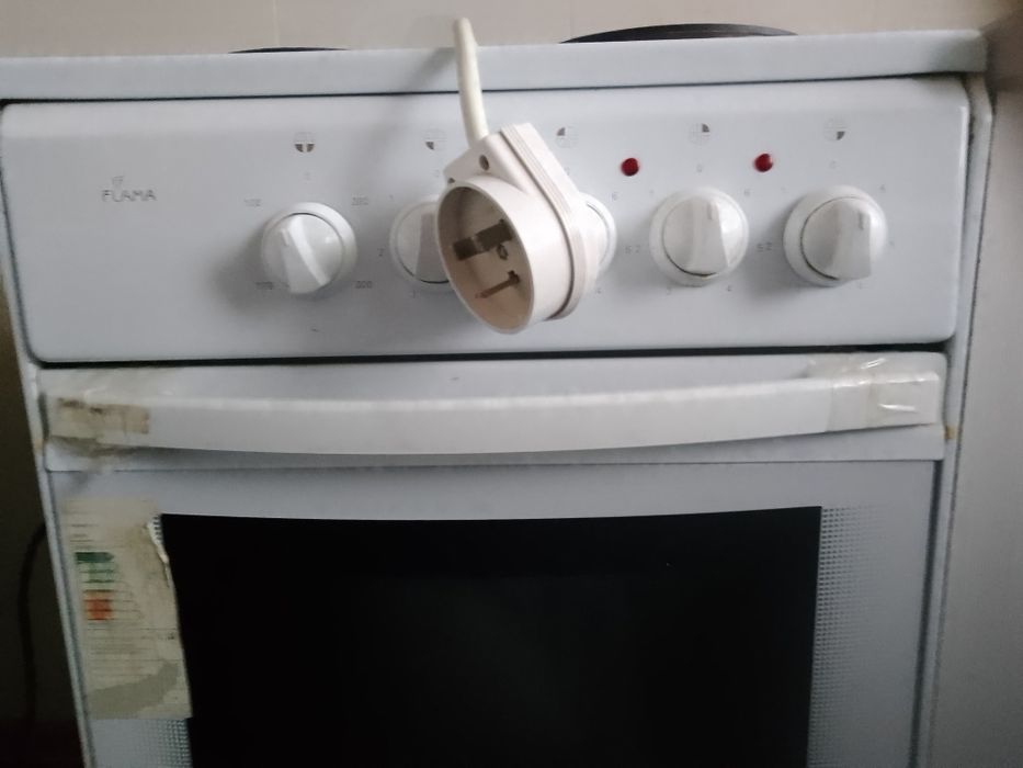Продам электроплиту б/у