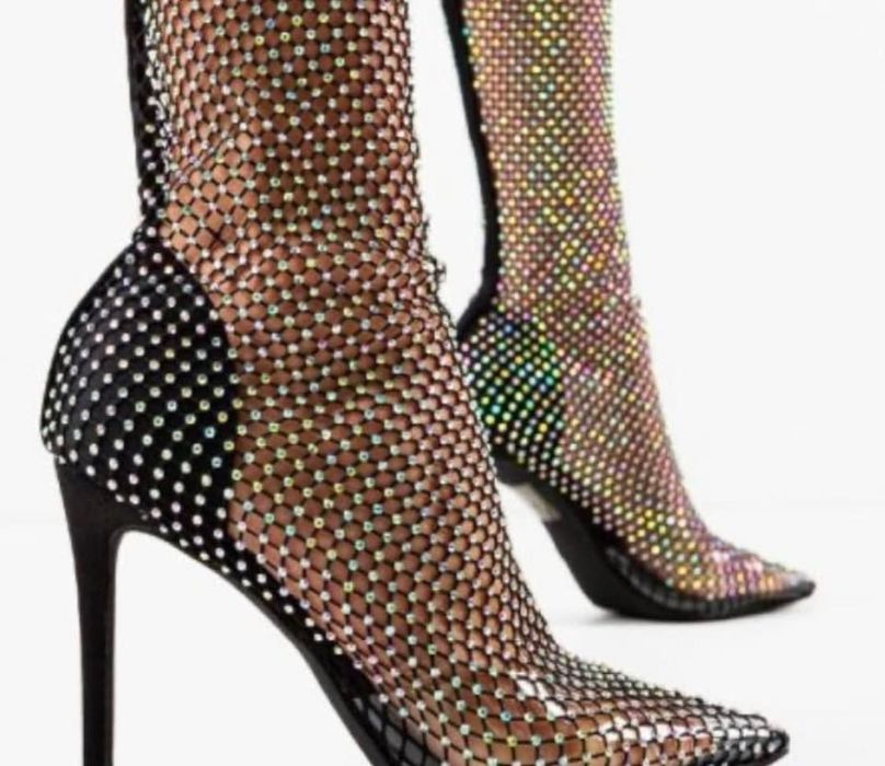 Чизми с камъни .