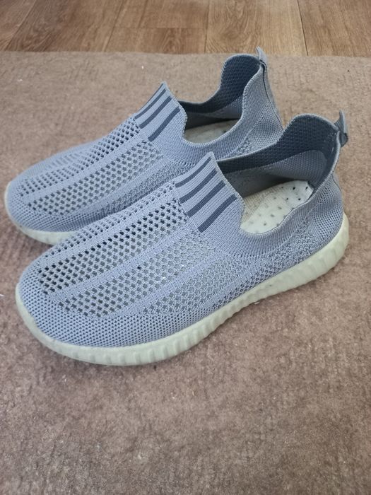 Детские кроссовочки