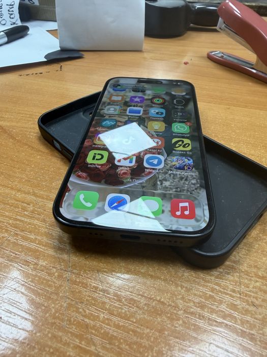 Продам iphone 15 на 128 gb