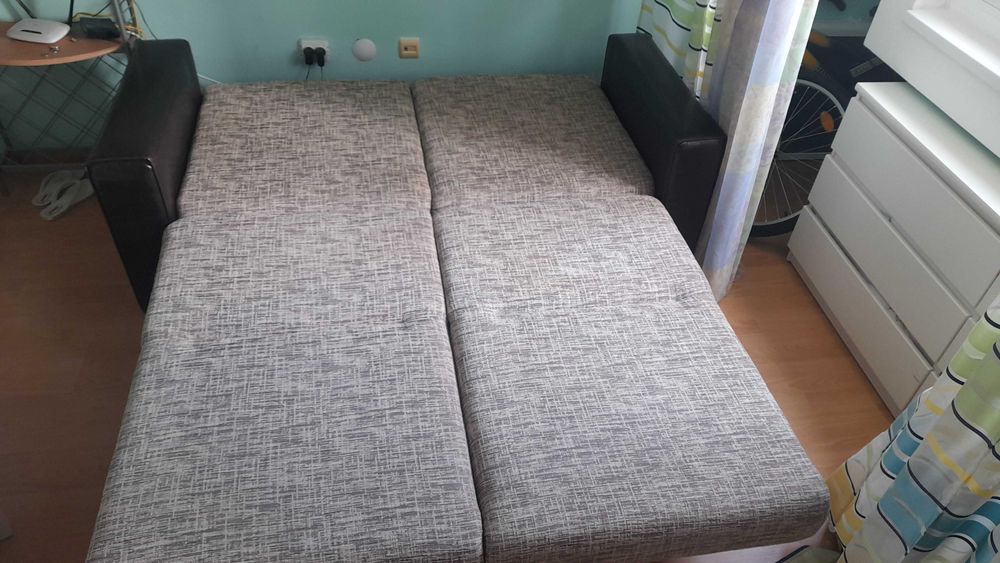 Продавам Растегателен  диван