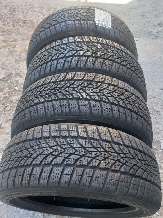 205 45 17 Dunlop 4D Winter Sport Runflat 7.5mm Dot 3723