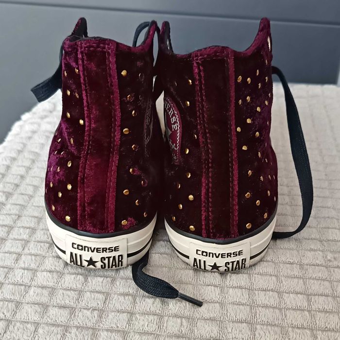 Дамски маратонки Converse размер 39 плюшени с капси  Chuck Taylor