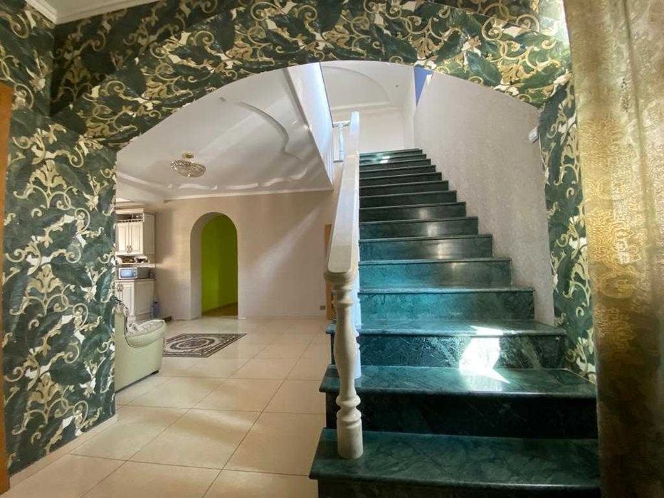 -Продам Шикарный дом на Правом берегу.