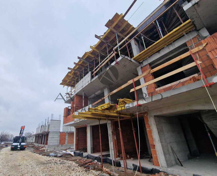 Продава се Тристаен апартамент в Пловдив, Прослав - 103 кв.м за 1020 €/кв.м - Снимка #2