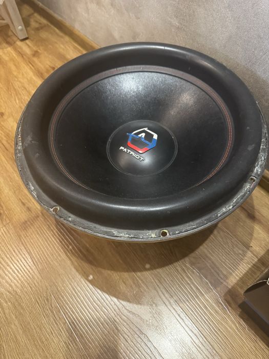 Продам комплект ( усилитель и сабвуфер в коробе экспо )