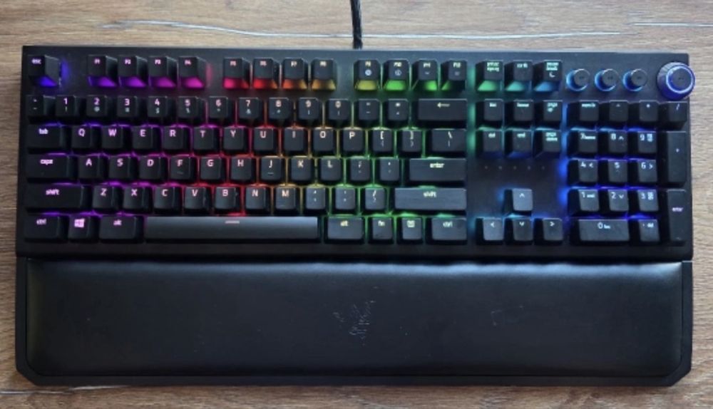Механична геймърска клавиатура Razer BlackWidow Elite (Green Switches)