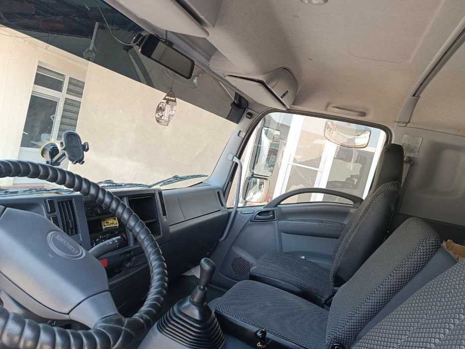 ISUZU 10 tonnalik Furgon sotiladi Yangi Zavod holatida turibdi