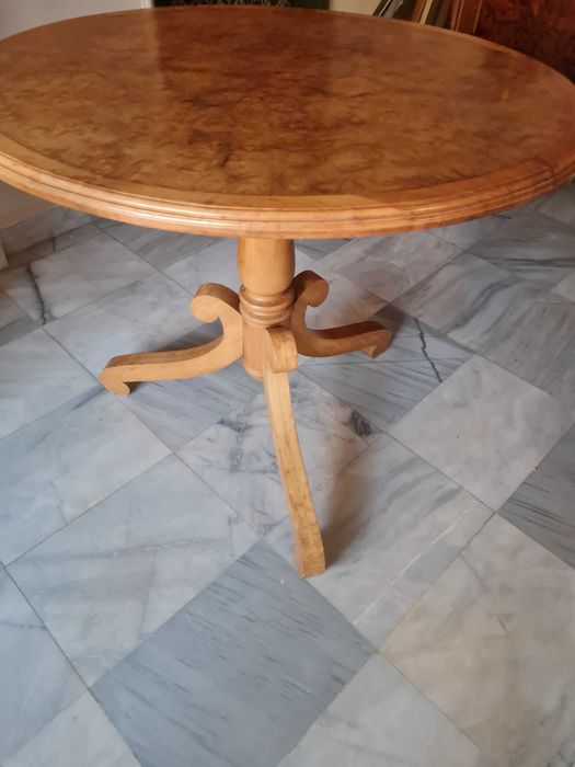 Дървена антикварна маса