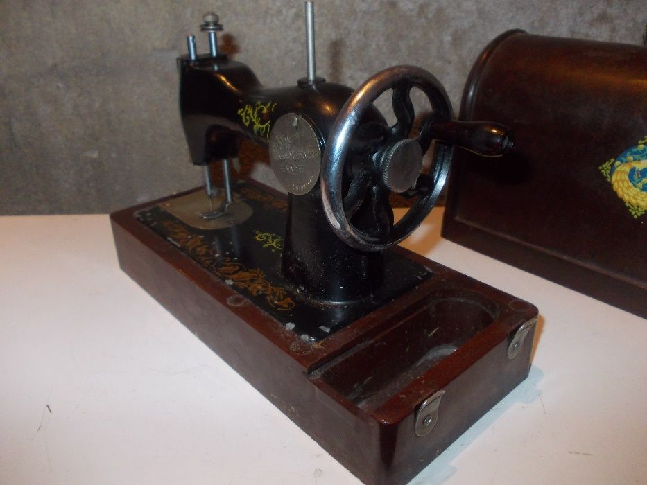 Стара руска шевна машина