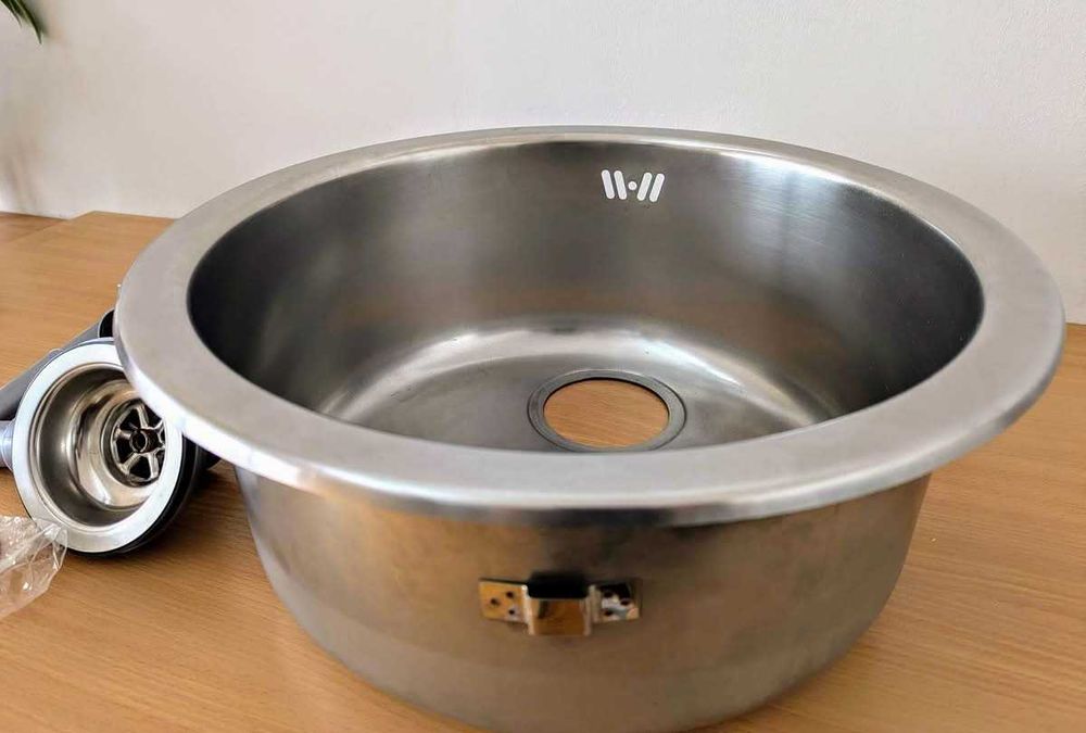 Италианска кръгла мивка 44х20 и смесител