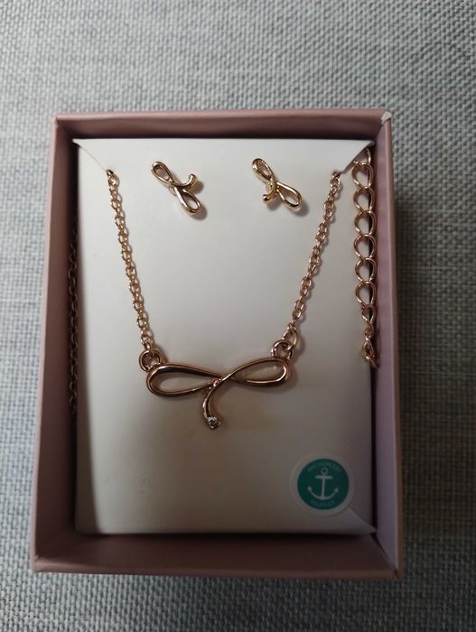 Налични бижута от AVON