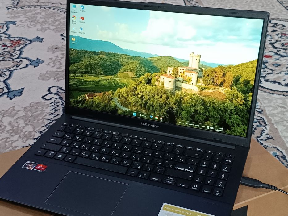 Asus Vivobook идеал, Ryzen 3 7320u, ssd512/8gb ddr5, + коврик и мышка