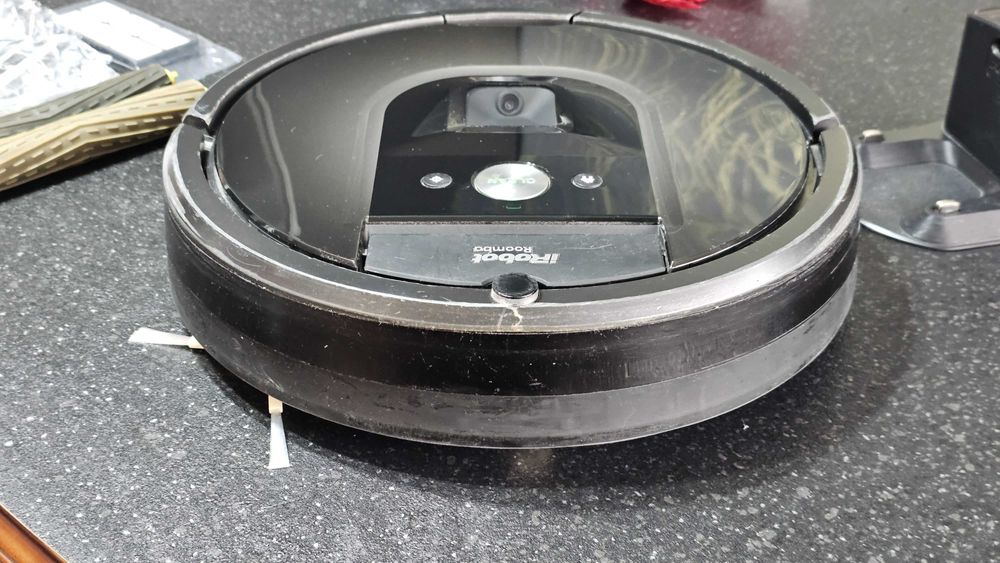 Продавам iRobot model: Roomba 980
