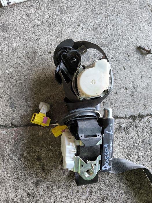 Предни колани за VW Passat B7