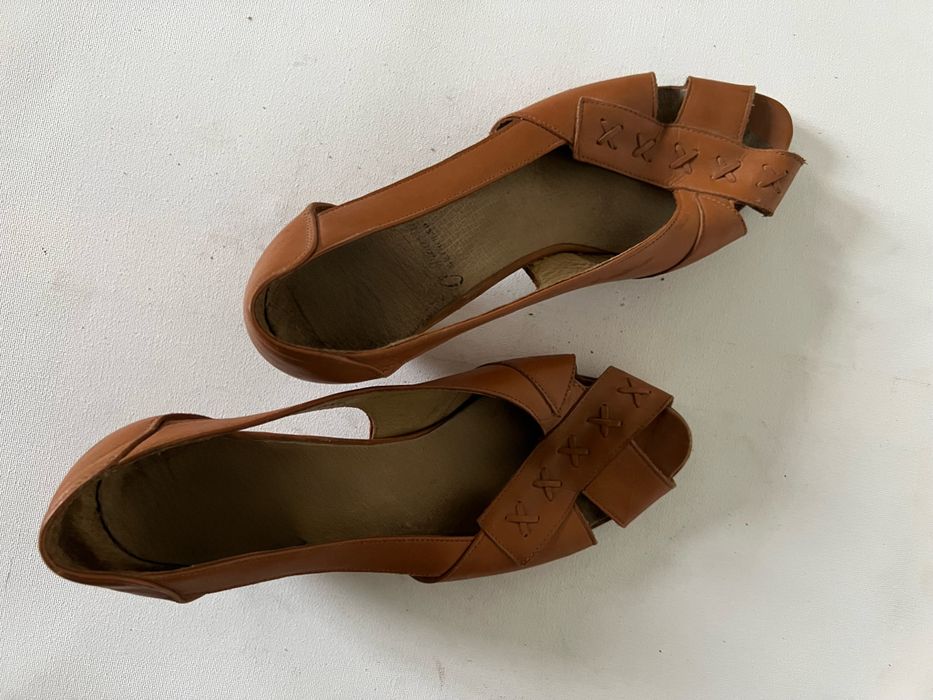 Продаются туфли, шлепки разные