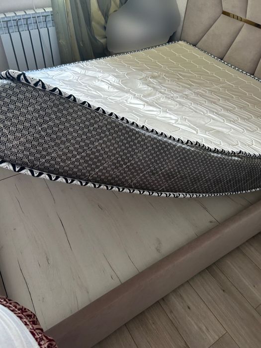 Кровать спальная