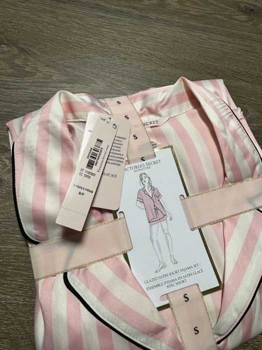Pijamale Victoria’ s Secret roz