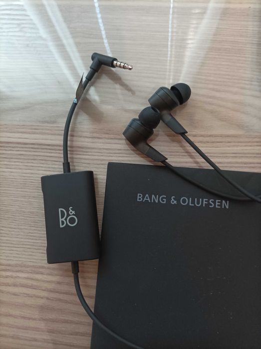 Bang & Olufsen E4 active noise cancellation earphones