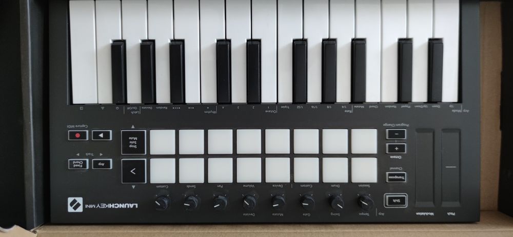 Controller midi Novation LaunchKEY mini